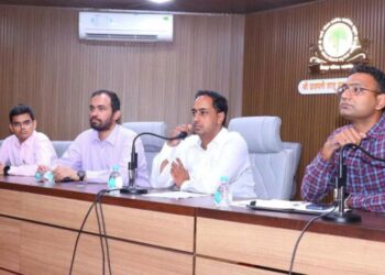 ग्रामपंचायतीसाठीच्या १५ व्या वित्त आयोग अनुदान खर्चाचा जिल्हाधिकारी यांनी घेतला आढावा