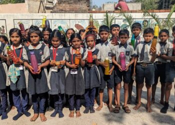 संत ज्ञानेश्वर विद्यालयात नैसर्गिक रंग बनवण्याची कार्यशाळा संपन्न