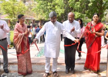 विचारांना चालना देणारं विद्यार्थ्यांच्या कलागुणांचं दर्शन