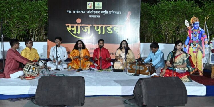 ‘सांज पाडवा’ ने केले जळगावकर रसिकांना मंत्रमुग्ध