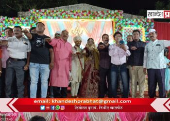 लग्न समारंभात घेतली मतदानाची शपथ