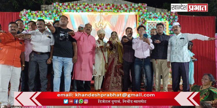 लग्न समारंभात घेतली मतदानाची शपथ