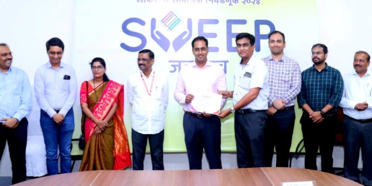 मतदान वाढीसाठी प्रयत्न करणाऱ्या संस्था, पत्रकार, व्यक्तींचा प्रशासनाकडून गौरव