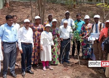 पर्यावरण दिनानिमित्त जैन इरिगेशनमध्ये पश्चिम आफ्रिकेतील पाहुण्यांच्याहस्ते वृक्षारोपण