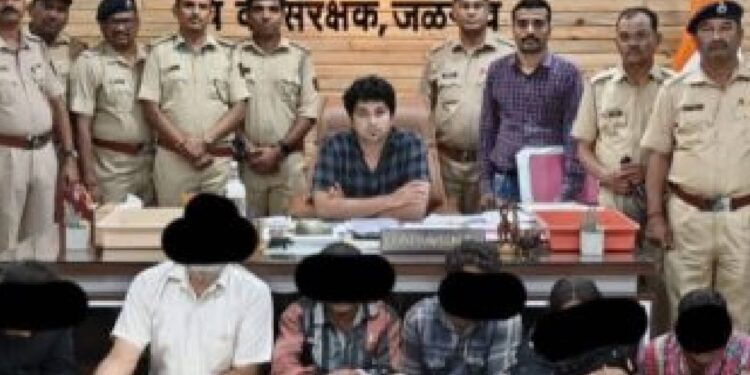 वाघाच्या कातडीची तस्करी करणारी टोळी जेरबंद