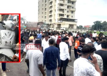 हृदयद्रावक : भरधाव ट्रकने दुचाकीवरील महिलांना चिरडले ! ; चिमुकला जखमी