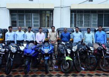 दुचाकी व रिक्षा चोरणारी टोळी जेरबंद ; स्थानिक गुन्हे शाखेची कारवाई