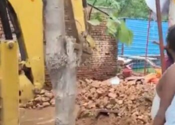 भिंत कोसळून ९ चिमुकल्यांचा मृत्यू