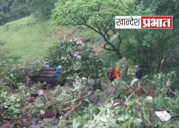 कसारा घाटात दुधाचा टँकर उलटून पाच जण ठार