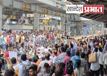 चिमुकल्या मुलींवर लैंगिक अत्याचार प्रकरणी बदलापूरकरांचा रेल रोको