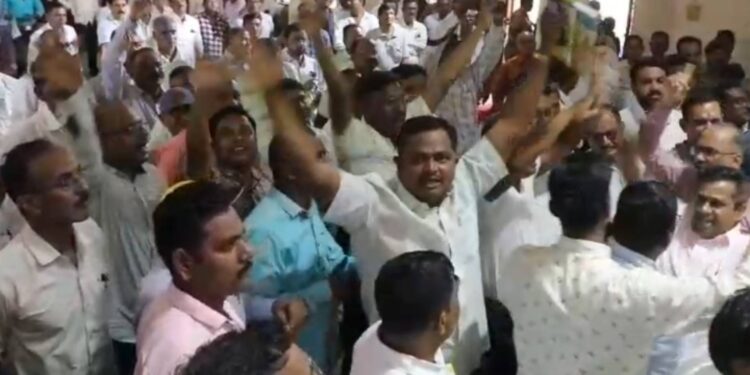 ग. स. सोसायटीच्या सभेत विरोधकांच्या गोंधळाने अवघ्या १५ मिनिटांत गुंडाळली सभा