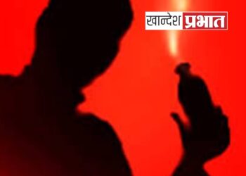 शौचालयातून आल्यावर ५ रुपये सुट्टे नसल्याने तरुणाच्या चेहऱ्यावर अ‍ॅसिड फेकले !