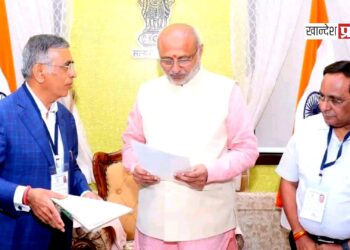 जळगाव नागरिक मंचच्यावतीने अशोक जैन यांनी दिले राज्यपालांकडे निवेदन