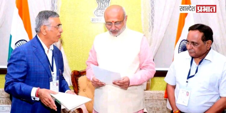 जळगाव नागरिक मंचच्यावतीने अशोक जैन यांनी दिले राज्यपालांकडे निवेदन