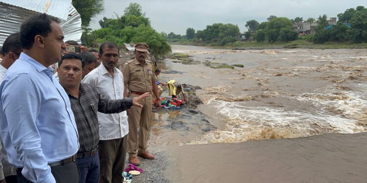 वाघूर नदीला पूर ; जिल्हाधिकारी यांनी सतर्कता बाळगण्याचे केले आवाहन
