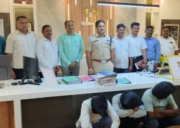 पैशांची बॅग लांबविणारे ‘त्रिकुट’ अवघ्या दोन तासांत जेरबंद