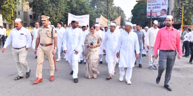 अहिंसा सद्भावना यात्रेत जळगावकरांचा उत्स्फूर्त प्रतिसाद