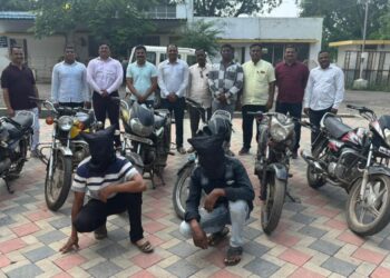 दुचाकी चोरट्यांना एलसीबीने घेतले ताब्यात ; ६ वाहने जप्त