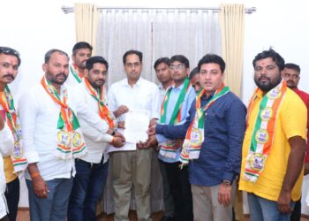 उद्योग राहू द्या महाराष्ट्राला,.. तुम्ही जा गुजरातला…!