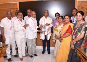 अखिल भारतीय ग्राहक पंचायततर्फे अशोक जैन यांचा राष्ट्रीय उद्योग रत्न पुरस्काराने सन्मान