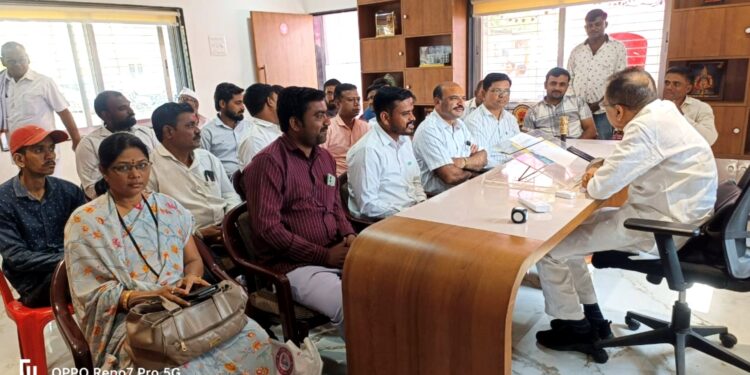 महायुतीचे उमेदवार अमोल पाटील यांचे भाजपच्या कामगार मोर्चातर्फे अभिनंदन