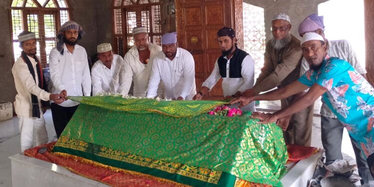 आ. राजूमामा भोळे यांच्या विजयासाठी मुस्लिम बांधवांतर्फे नवस