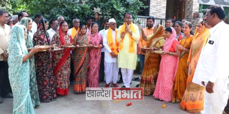 अमोल पाटलांचा पारोळा तालुक्यात प्रचार ; महिला, ज्येष्ठ नागरिकांशी साधला संवाद