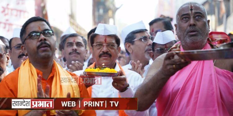 रथोत्सवाला उपस्थिती देऊन आमदार भोळे यांनी घेतले दर्शन