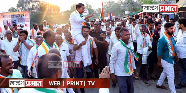 माजी मंत्री गुलाबराव देवकरांच्या प्रचार रॅलीत जल्लोष, औक्षण, पुष्पवृष्टी..!