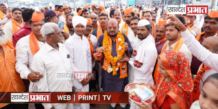 थोरामोठ्यांच्या आशीर्वादाने भगवा फडकणारचं.. – गुलाबराव पाटील