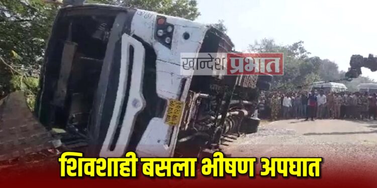 एसटी महामंडळाच्या शिवशाही बसला भीषण अपघात ; ८ प्रवासी ठार, २० जखमी