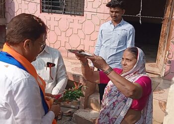 लाडक्या बहिणींनी आ. भोळे यांना ओवाळून विजयासाठी दिल्या सदिच्छा