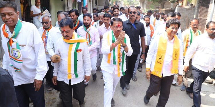 मतदार संघाचा सर्वांगिण विकास हाच गुलाबराव देवकरांचा ध्यास ; प्रचार रॅलीचे उत्स्फूर्त स्वागत