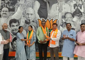 माजी नगरसेवक नितीन व जयश्री पाटील यांची भाजपमध्ये घर वापसी