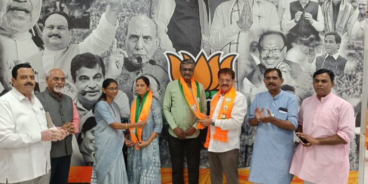 माजी नगरसेवक नितीन व जयश्री पाटील यांची भाजपमध्ये घर वापसी