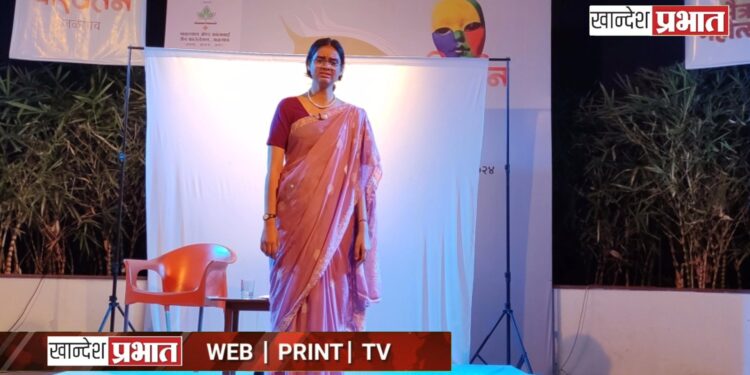 मैत्र महोत्सवात “बिखरे बिंब” नाटकातून लेखिकेचे उलगडले अंतरंग