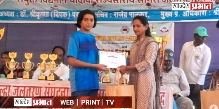 राज्यस्तरीय सागरी जलतरण स्पर्धेत अक्षरा वराडेचे यश