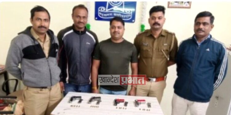 चार गावठी पिस्टल, २० जिवंत काडतुससह तरुणाला अटक