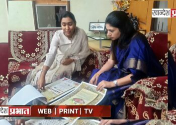 डॉ.केतकी पाटील निर्मित संविधान @७५ दिनदर्शिकेचे ना रक्षा खडसेंकडून कौतुक