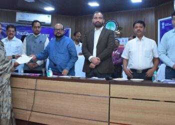 बेघरांच्या स्वप्नातील ‘अमृत महाआवास योजना’ १०० टक्के यशस्वी करा.. – मंत्री गुलाबराव पाटील