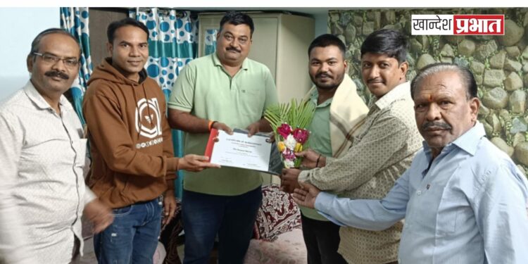 ओम बोरसे यांना नर्चरिंग ब्रिलियन्स स्कॉलरशिप