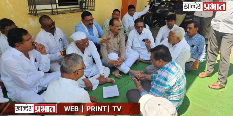 विजेच्या समस्यांबाबत शेतकरी संतप्त ; कार्यकारी अभियंत्यांना विचारला जाब