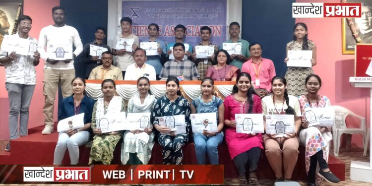 सायन्स असोसिएशनतर्फे ‘वर्ल्ड ग्रेट सायंटिस्ट’ पोस्टर प्रदर्शन संपन्न