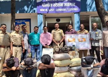 एमआयडीसीतील कंपन्यांमध्ये चोरी करणाऱ्या ५ संशयितांना अटक