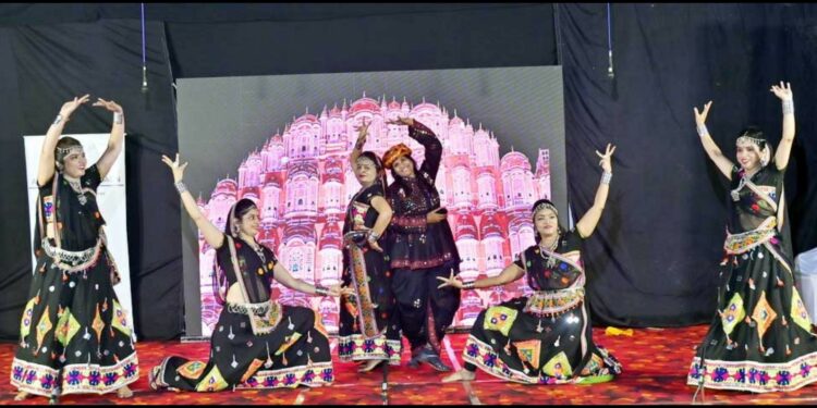 सांस्कृतिक कार्यक्रमातून डॉक्टरांच्या कलागुुणांचे घडले दर्शन