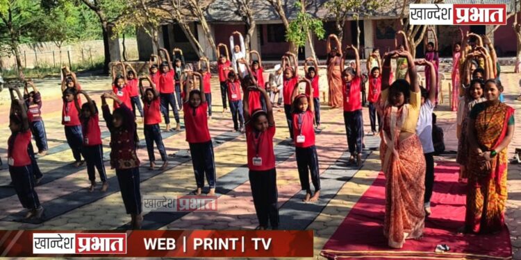 महिलांच्या निरोगी स्वास्थ्यासाठी मोफत योगासन वर्ग उत्साहात