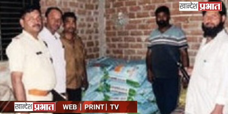 रेल्वे मालगाडीतुन १२७ खताच्या बॅग लांबविल्या, तीन जणांना अटक