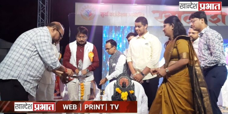 तरुणांनी कुटुंबियांसह देशविकासालाही हातभार लावावा : ना. गुलाबराव पाटील