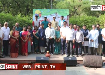 ‘आखाजी पहाट’ कार्यक्रमाचे परिवर्तन तर्फे आयोजन ; रसिकांचा उत्स्फूर्त प्रतिसाद