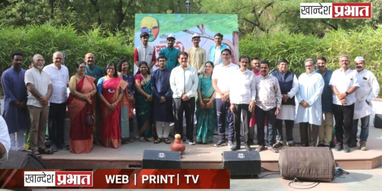 ‘आखाजी पहाट’ कार्यक्रमाचे परिवर्तन तर्फे आयोजन ; रसिकांचा उत्स्फूर्त प्रतिसाद